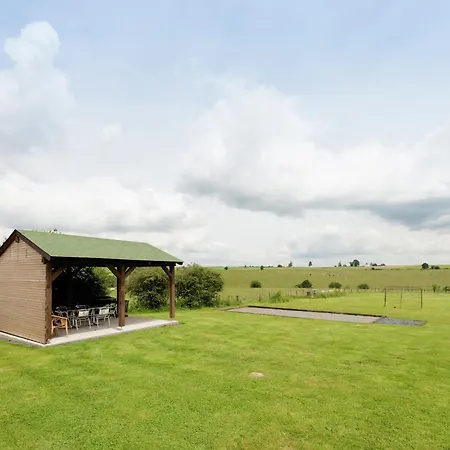 Magnificent In With Sauna Roofed, Cleaning Included Brisy